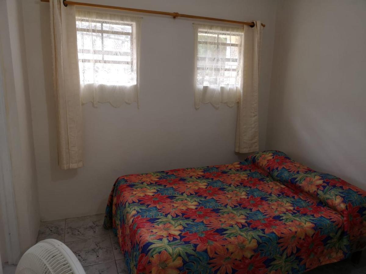 Ventnor House Apartments Бриджтаун Екстериор снимка