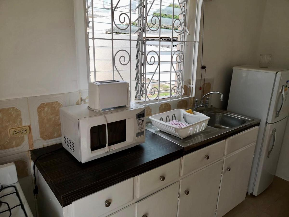 Ventnor House Apartments Бриджтаун Екстериор снимка
