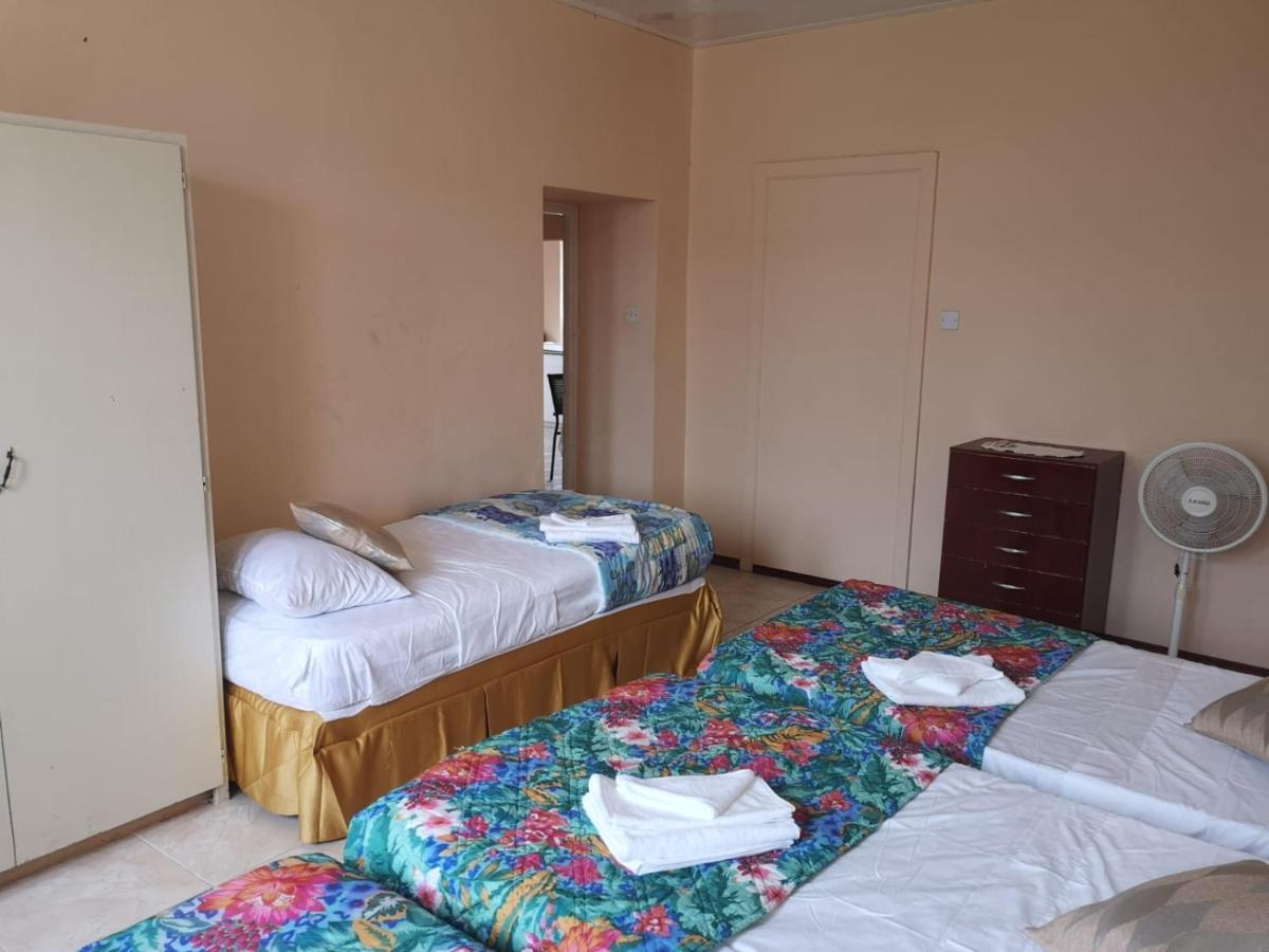 Ventnor House Apartments Бриджтаун Екстериор снимка