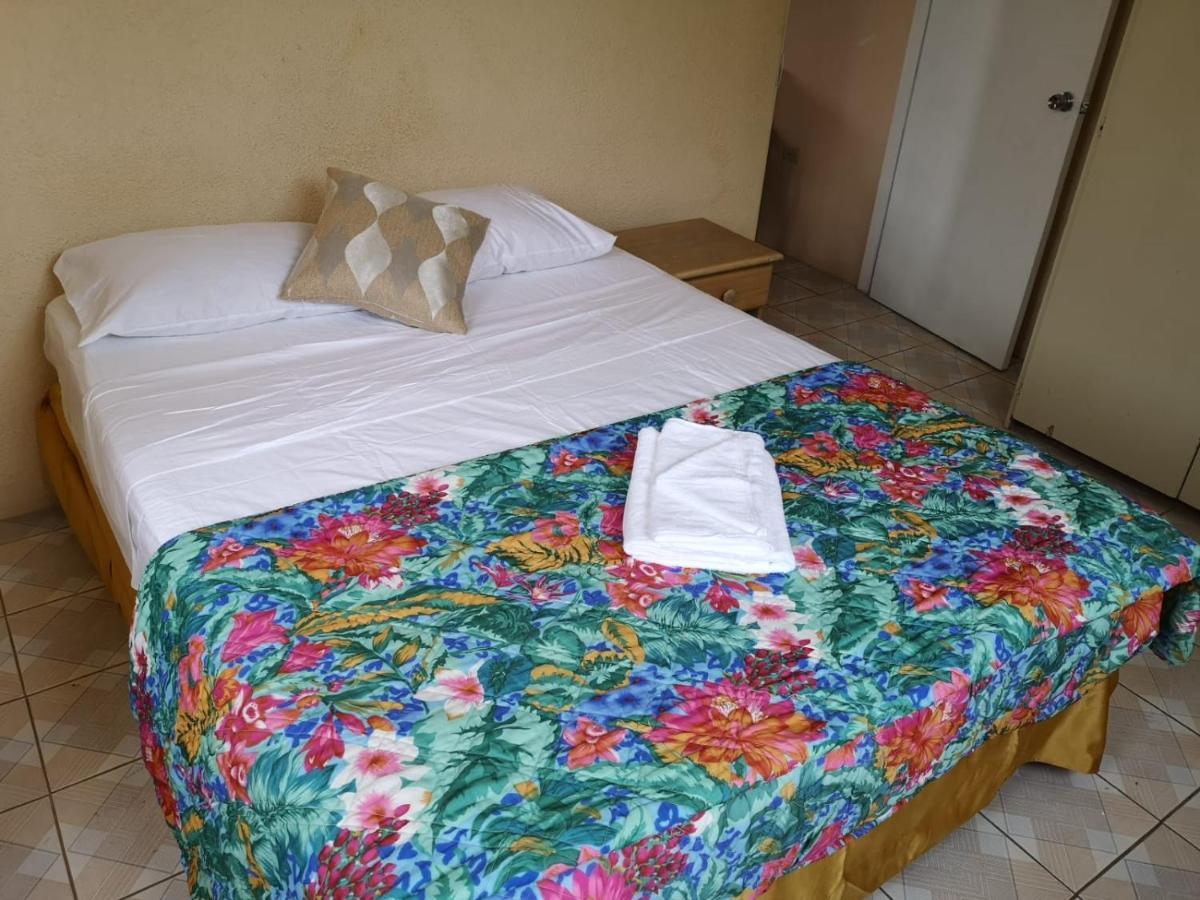 Ventnor House Apartments Бриджтаун Екстериор снимка